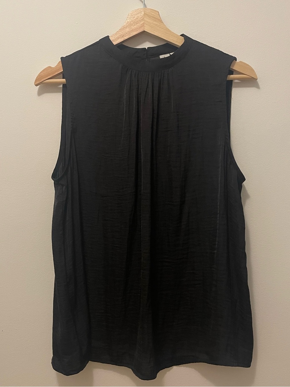 Joie Black Sleeveless Pleat-Front Blouse
